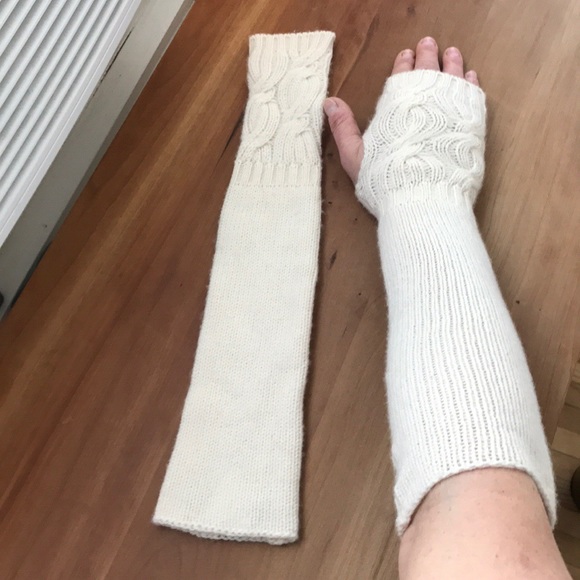 Nordstrom Accessories - 100% cashmere cable knit hand & arm gloves! NWOT!